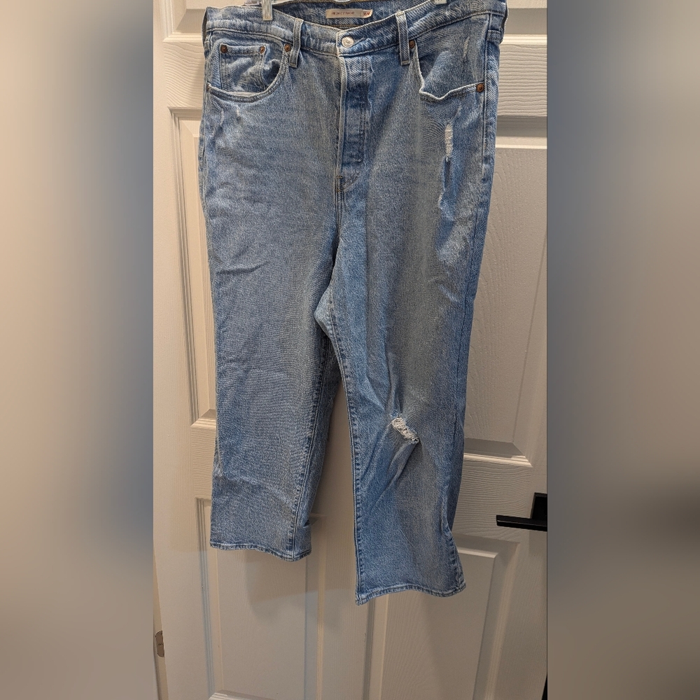 Levi's Premium Ribcage Straight Jeans - Picture 2 of 6